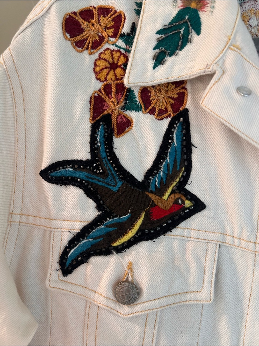 ZARA Embroidered White Denim Jacket with Bird & Floral Motif - Picture 4 of 10